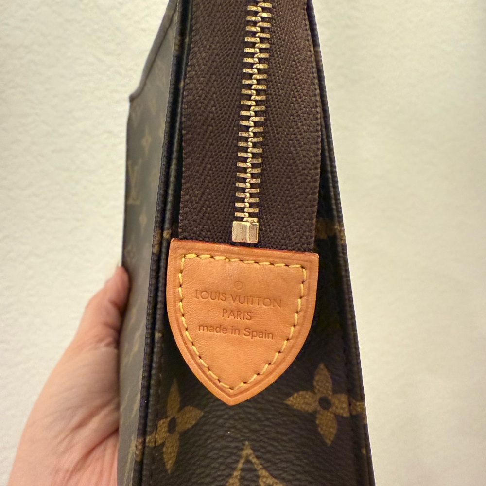 SOLD ❌ LOUIS VUITTON TOILETRY 19 POUCH - Picture 3 of 5
